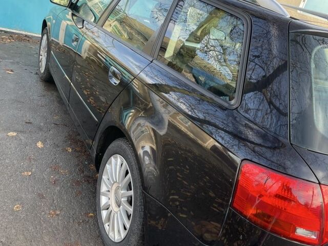 Черный Ауди А4, объемом двигателя 2 л и пробегом 350 тыс. км за 6000 $, фото 1 на Automoto.ua