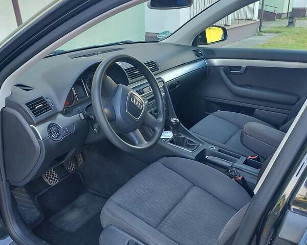 Черный Ауди А4, объемом двигателя 2 л и пробегом 325 тыс. км за 3500 $, фото 5 на Automoto.ua