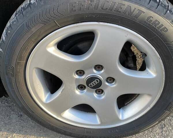 Ауді А4 2006 у Івано-Франківську на Automoto.ua Чорний Ауді А4, об'ємом двигуна 1.97 л та пробігом 339 тис. км за 6250 $, фото 19 на Automoto.ua