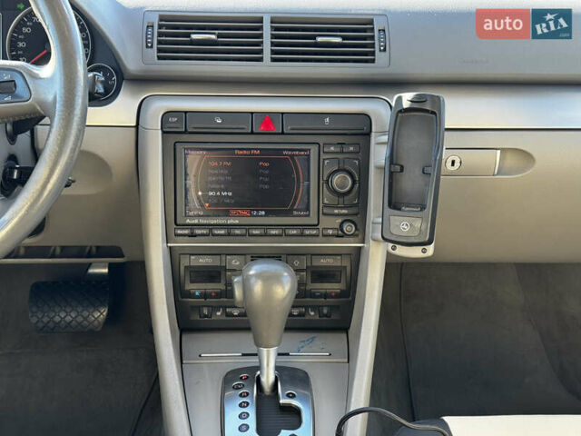 Чорний Ауді А4, об'ємом двигуна 2.5 л та пробігом 366 тис. км за 5600 $, фото 20 на Automoto.ua