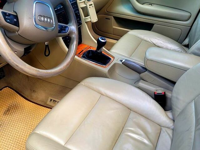 Черный Ауди А4, объемом двигателя 2.7 л и пробегом 280 тыс. км за 7800 $, фото 1 на Automoto.ua