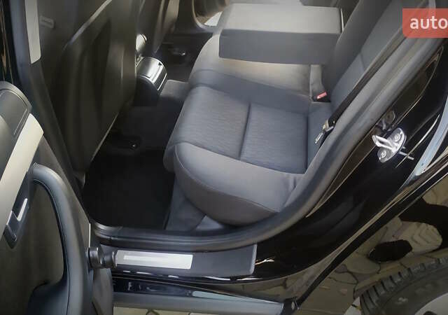 Чорний Ауді А4, об'ємом двигуна 1.6 л та пробігом 200 тис. км за 7700 $, фото 143 на Automoto.ua