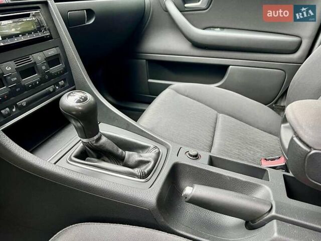 Чорний Ауді А4, об'ємом двигуна 1.8 л та пробігом 218 тис. км за 7650 $, фото 85 на Automoto.ua