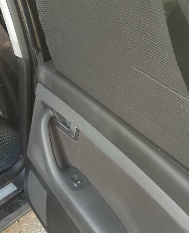 Черный Ауди А4, объемом двигателя 2 л и пробегом 390 тыс. км за 5900 $, фото 6 на Automoto.ua