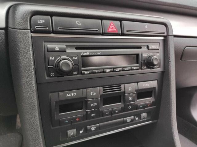 Чорний Ауді А4, об'ємом двигуна 1.8 л та пробігом 245 тис. км за 7500 $, фото 11 на Automoto.ua