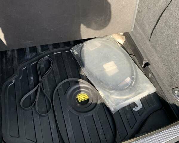 Чорний Ауді А4, об'ємом двигуна 1.6 л та пробігом 283 тис. км за 6900 $, фото 12 на Automoto.ua