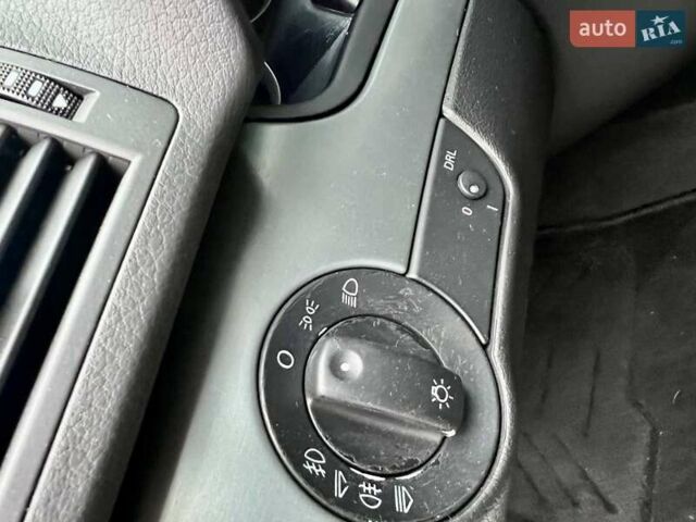 Чорний Ауді А4, об'ємом двигуна 1.8 л та пробігом 218 тис. км за 7650 $, фото 76 на Automoto.ua