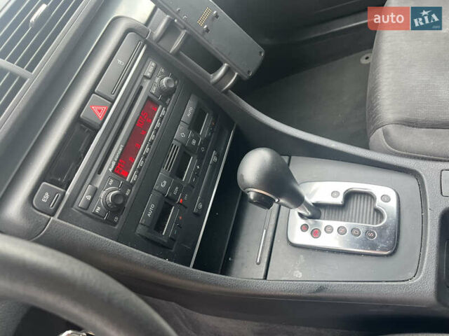 Чорний Ауді А4, об'ємом двигуна 1.8 л та пробігом 223 тис. км за 6500 $, фото 18 на Automoto.ua