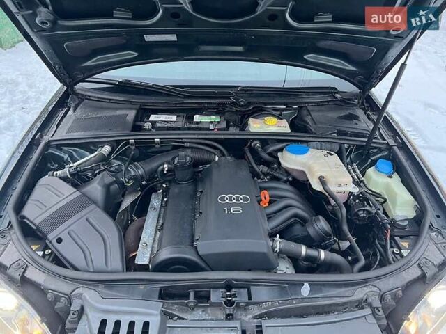 Чорний Ауді А4, об'ємом двигуна 1.6 л та пробігом 203 тис. км за 5700 $, фото 68 на Automoto.ua