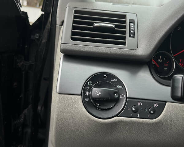 Черный Ауди А4, объемом двигателя 2 л и пробегом 332 тыс. км за 5250 $, фото 9 на Automoto.ua