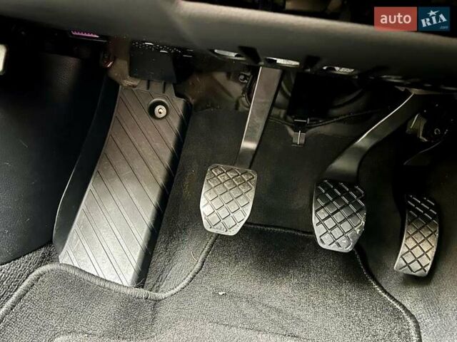 Чорний Ауді А4, об'ємом двигуна 1.8 л та пробігом 218 тис. км за 7650 $, фото 86 на Automoto.ua