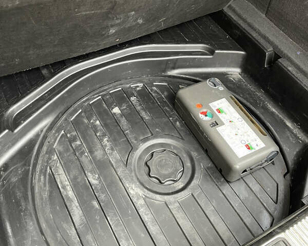 Черный Ауди А4, объемом двигателя 1.6 л и пробегом 241 тыс. км за 7700 $, фото 50 на Automoto.ua