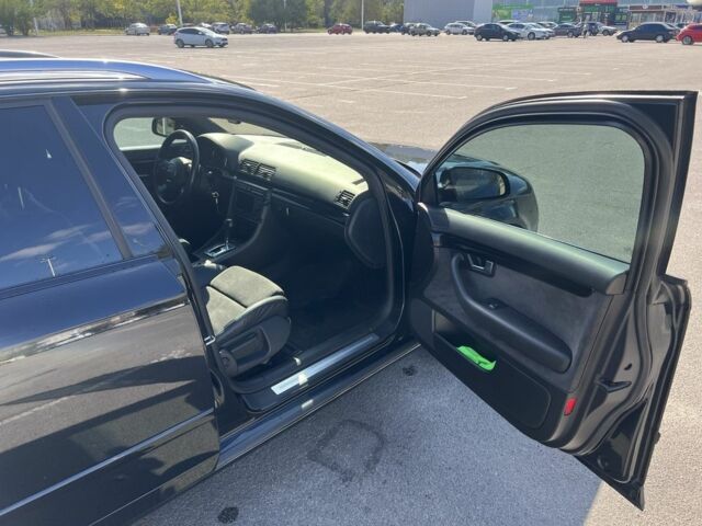 Черный Ауди А4, объемом двигателя 2 л и пробегом 305 тыс. км за 8000 $, фото 10 на Automoto.ua