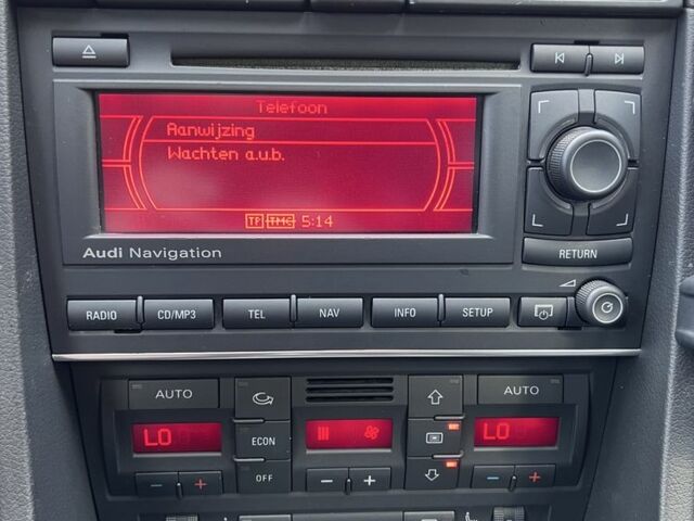 Черный Ауди А4, объемом двигателя 1.6 л и пробегом 203 тыс. км за 7500 $, фото 13 на Automoto.ua