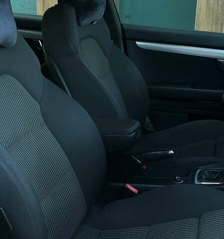 Чорний Ауді А4, об'ємом двигуна 2 л та пробігом 243 тис. км за 7800 $, фото 5 на Automoto.ua