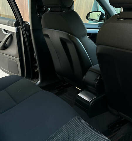 Чорний Ауді А4, об'ємом двигуна 2 л та пробігом 243 тис. км за 7800 $, фото 2 на Automoto.ua