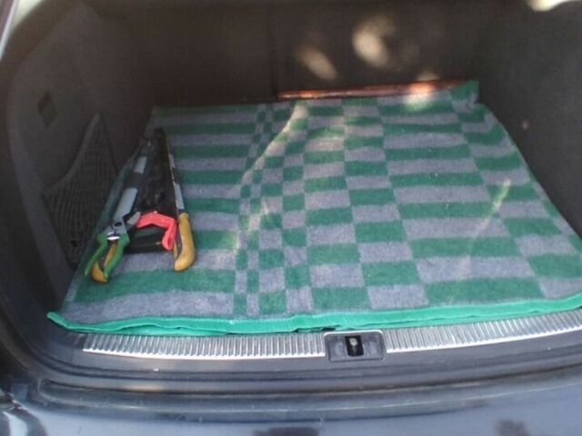Черный Ауди А4, объемом двигателя 2 л и пробегом 270 тыс. км за 7000 $, фото 6 на Automoto.ua