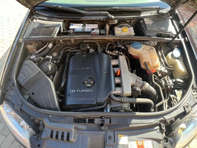 Чорний Ауді А4, об'ємом двигуна 1.8 л та пробігом 240 тис. км за 7200 $, фото 3 на Automoto.ua