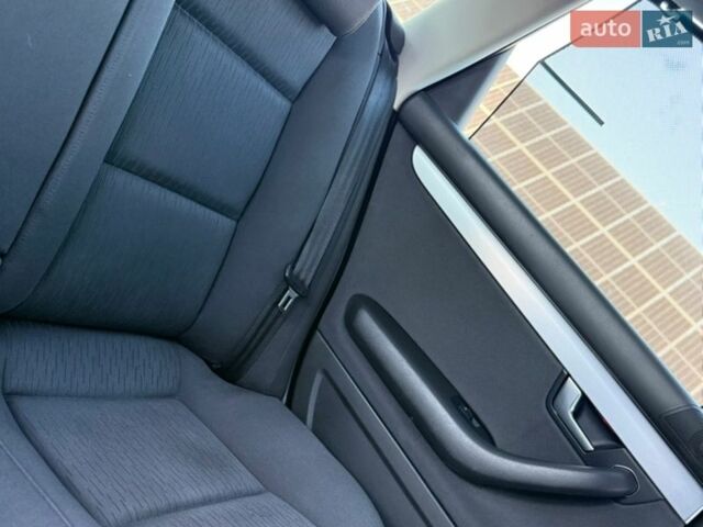 Чорний Ауді А4, об'ємом двигуна 1.6 л та пробігом 172 тис. км за 6900 $, фото 94 на Automoto.ua