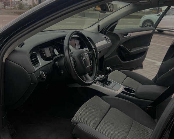 Черный Ауди А4, объемом двигателя 2 л и пробегом 190 тыс. км за 7500 $, фото 7 на Automoto.ua