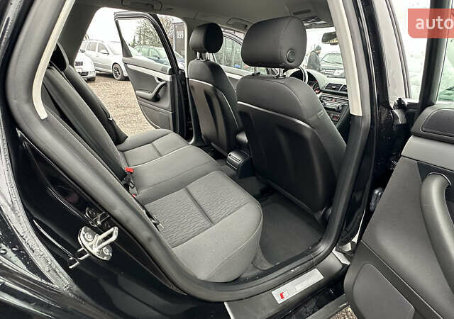 Чорний Ауді А4, об'ємом двигуна 1.6 л та пробігом 200 тис. км за 7999 $, фото 28 на Automoto.ua