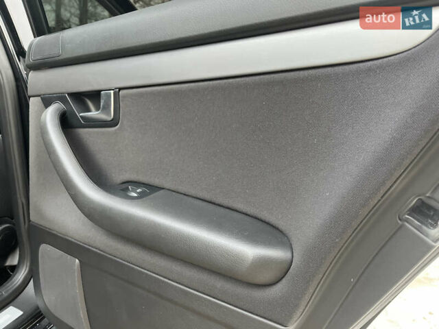 Чорний Ауді А4, об'ємом двигуна 1.6 л та пробігом 265 тис. км за 7200 $, фото 24 на Automoto.ua