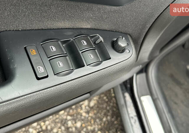 Чорний Ауді А4, об'ємом двигуна 1.6 л та пробігом 200 тис. км за 7999 $, фото 19 на Automoto.ua