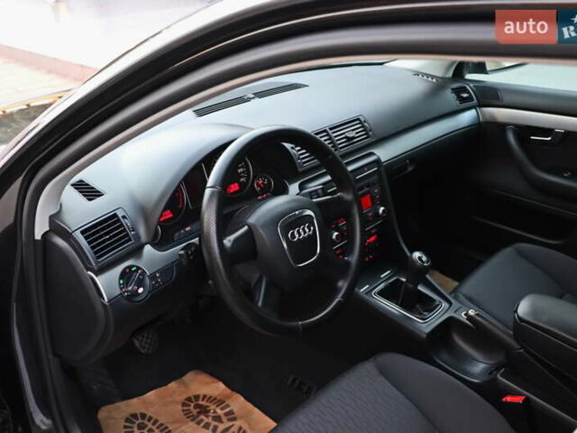 Чорний Ауді А4, об'ємом двигуна 1.6 л та пробігом 193 тис. км за 8555 $, фото 16 на Automoto.ua