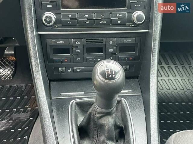 Черный Ауди А4, объемом двигателя 1.6 л и пробегом 259 тыс. км за 6550 $, фото 5 на Automoto.ua