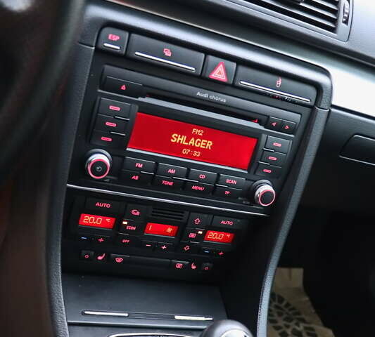 Чорний Ауді А4, об'ємом двигуна 1.6 л та пробігом 193 тис. км за 8555 $, фото 17 на Automoto.ua