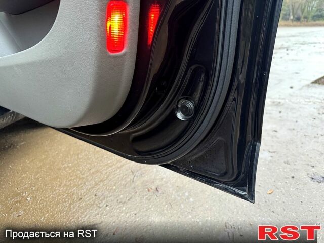 Черный Ауди А4, объемом двигателя 1.8 л и пробегом 239 тыс. км за 10000 $, фото 8 на Automoto.ua