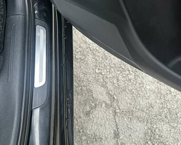 Черный Ауди А4, объемом двигателя 2 л и пробегом 333 тыс. км за 9000 $, фото 8 на Automoto.ua