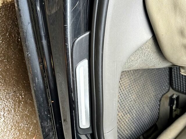 Черный Ауди А4, объемом двигателя 1.8 л и пробегом 239 тыс. км за 10000 $, фото 9 на Automoto.ua