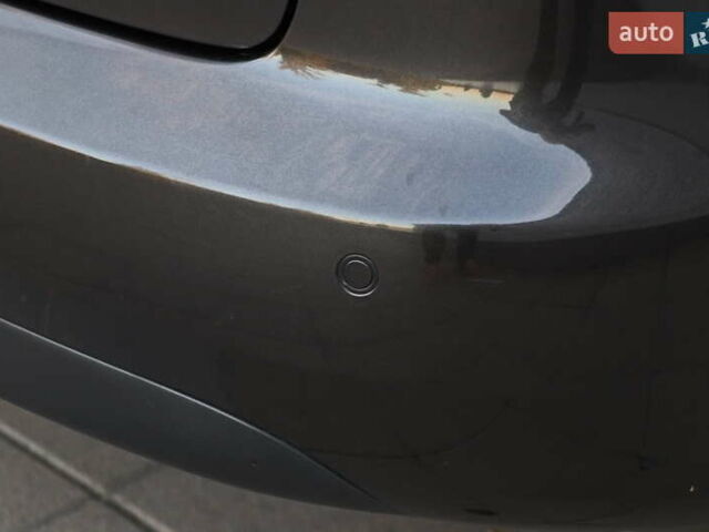 Чорний Ауді А4, об'ємом двигуна 1.6 л та пробігом 193 тис. км за 8555 $, фото 6 на Automoto.ua