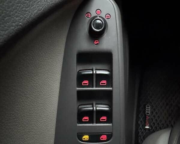 Черный Ауди А4, объемом двигателя 1.8 л и пробегом 239 тыс. км за 10000 $, фото 3 на Automoto.ua