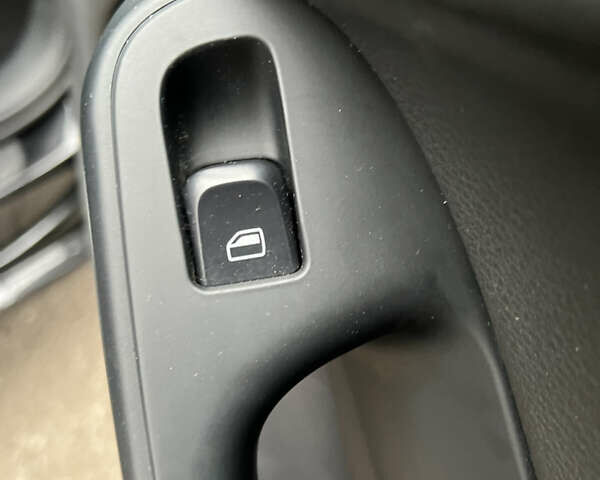 Чорний Ауді А4, об'ємом двигуна 2 л та пробігом 190 тис. км за 10700 $, фото 41 на Automoto.ua