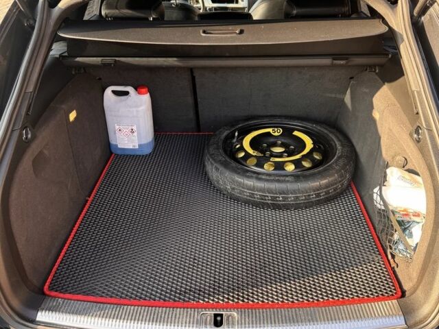 Черный Ауди А4, объемом двигателя 2 л и пробегом 211 тыс. км за 12000 $, фото 11 на Automoto.ua