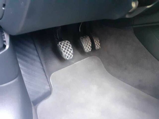 Черный Ауди А4, объемом двигателя 1.8 л и пробегом 255 тыс. км за 9000 $, фото 11 на Automoto.ua