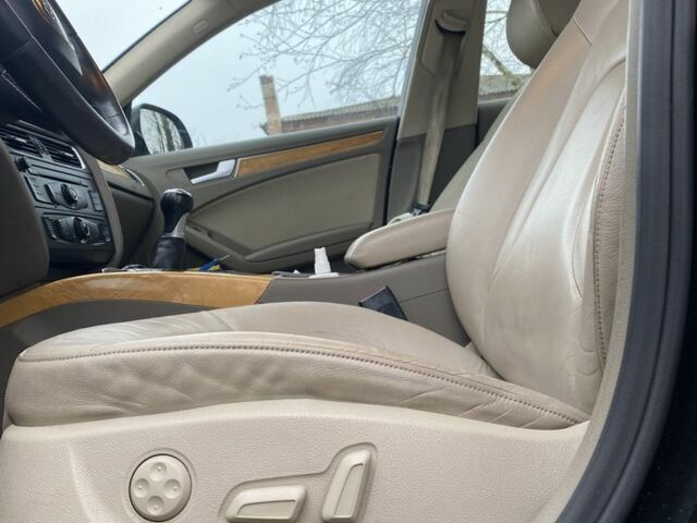 Черный Ауди А4, объемом двигателя 2 л и пробегом 330 тыс. км за 5500 $, фото 7 на Automoto.ua