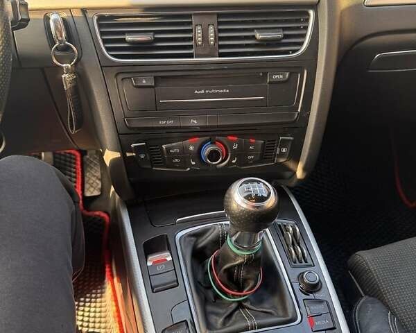 Черный Ауди А4, объемом двигателя 2 л и пробегом 211 тыс. км за 12000 $, фото 6 на Automoto.ua