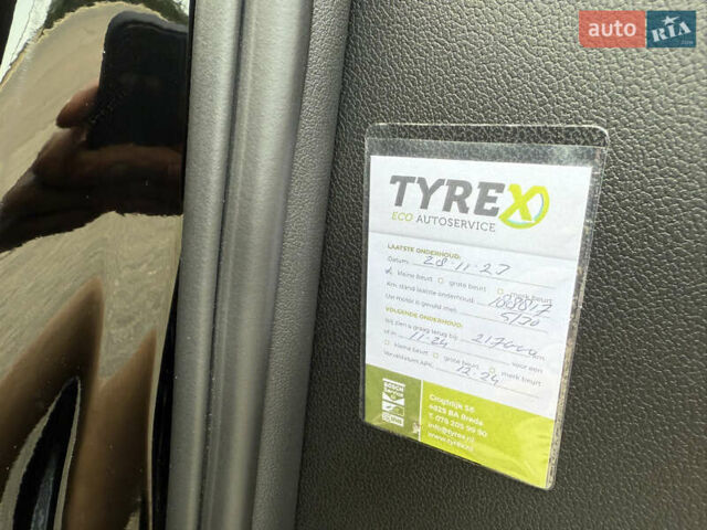 Чорний Ауді А4, об'ємом двигуна 1.8 л та пробігом 200 тис. км за 10000 $, фото 22 на Automoto.ua