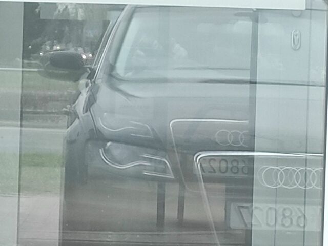 Чорний Ауді А4, об'ємом двигуна 2 л та пробігом 250 тис. км за 12000 $, фото 4 на Automoto.ua