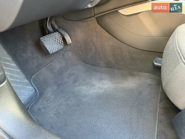 Черный Ауди А4, объемом двигателя 2 л и пробегом 168 тыс. км за 9500 $, фото 12 на Automoto.ua