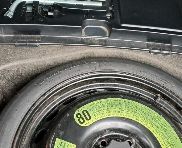 Чорний Ауді А4, об'ємом двигуна 2.7 л та пробігом 2 тис. км за 13000 $, фото 5 на Automoto.ua