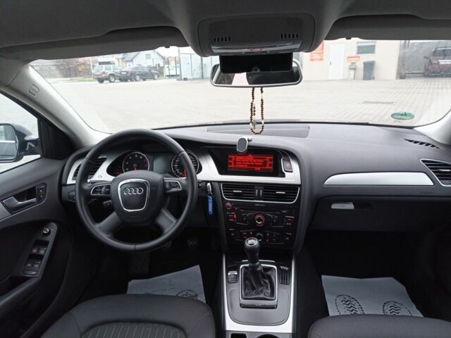 Черный Ауди А4, объемом двигателя 1.8 л и пробегом 220 тыс. км за 9000 $, фото 5 на Automoto.ua