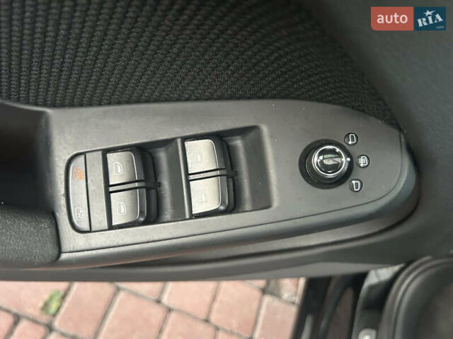 Чорний Ауді А4, об'ємом двигуна 2 л та пробігом 197 тис. км за 10600 $, фото 34 на Automoto.ua