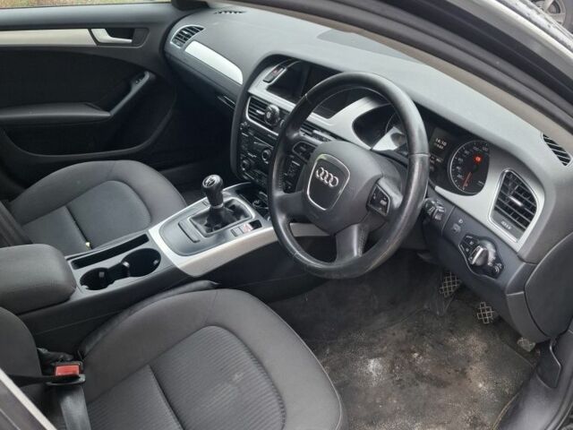 Черный Ауди А4, объемом двигателя 2 л и пробегом 365 тыс. км за 5000 $, фото 7 на Automoto.ua