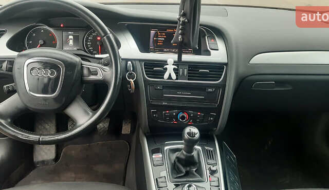 Чорний Ауді А4, об'ємом двигуна 2 л та пробігом 286 тис. км за 11500 $, фото 19 на Automoto.ua