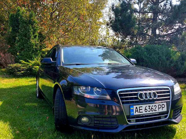 Чорний Ауді А4, об'ємом двигуна 2 л та пробігом 0 тис. км за 11000 $, фото 1 на Automoto.ua