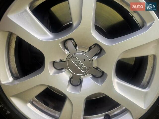 Черный Ауди А4, объемом двигателя 2 л и пробегом 263 тыс. км за 11500 $, фото 5 на Automoto.ua